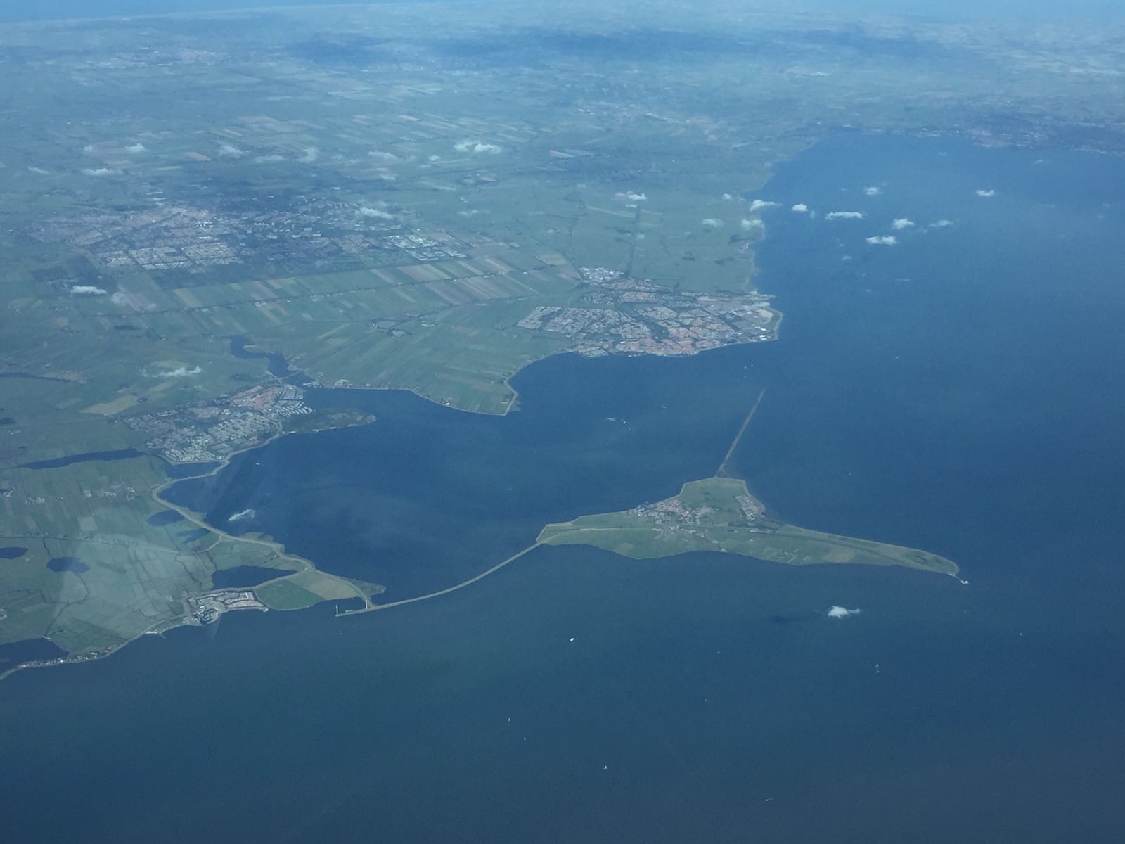 gouwzee-airplane-view